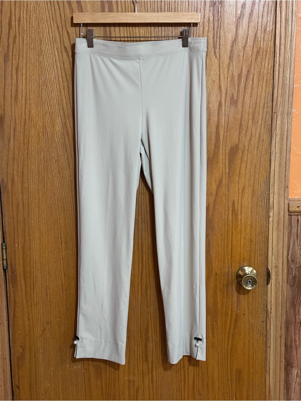 IC COLLECTION Light Beige sz medium Pearl Detail Ankle Pants